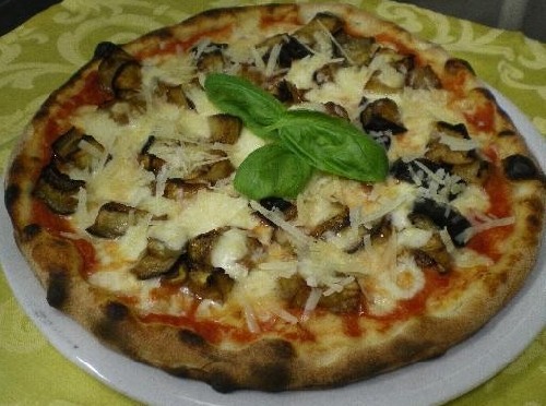 Invitando a la pizza parmesana y suculento - Silvio Cicchi