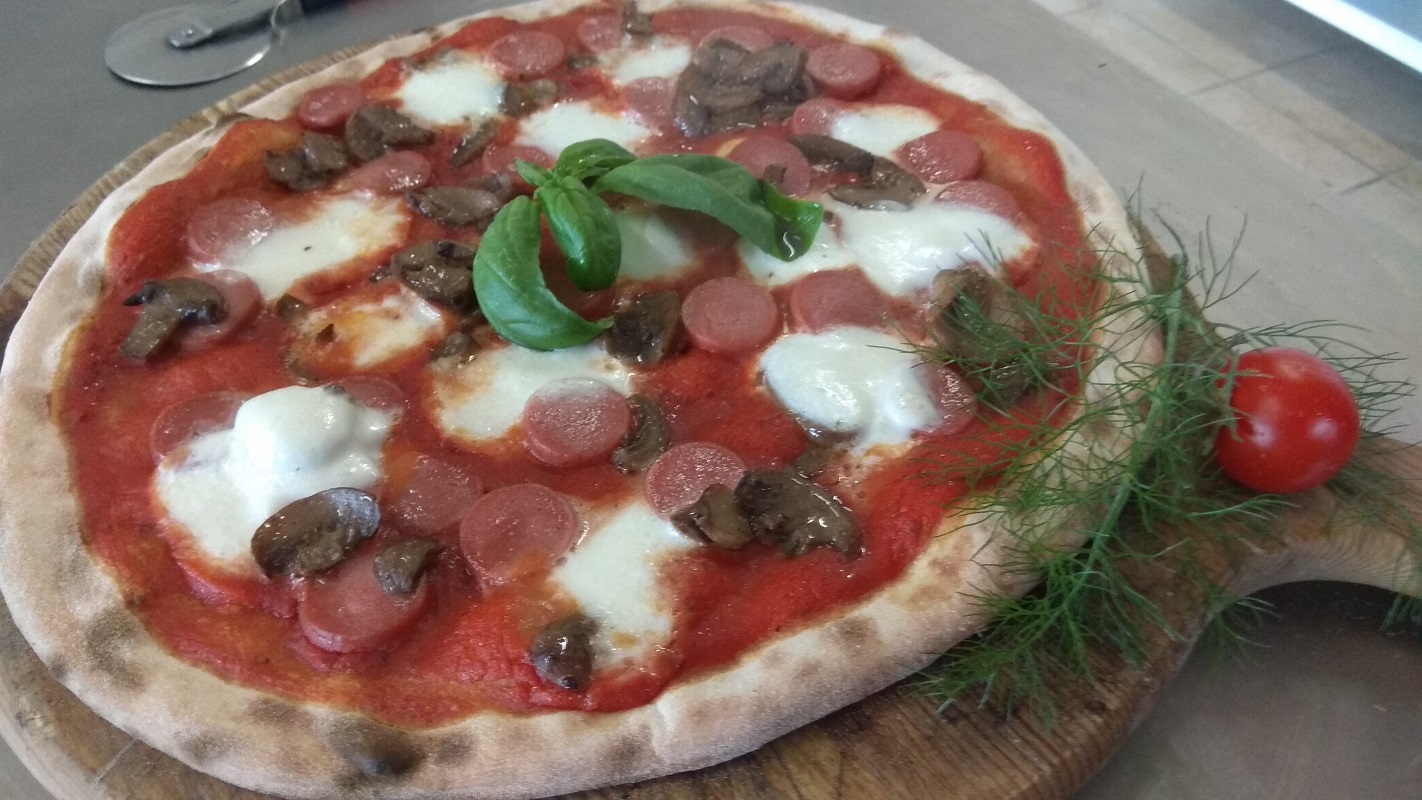 Pizza Con Wurstel E Funghi Trifolati Silvio Cicchi