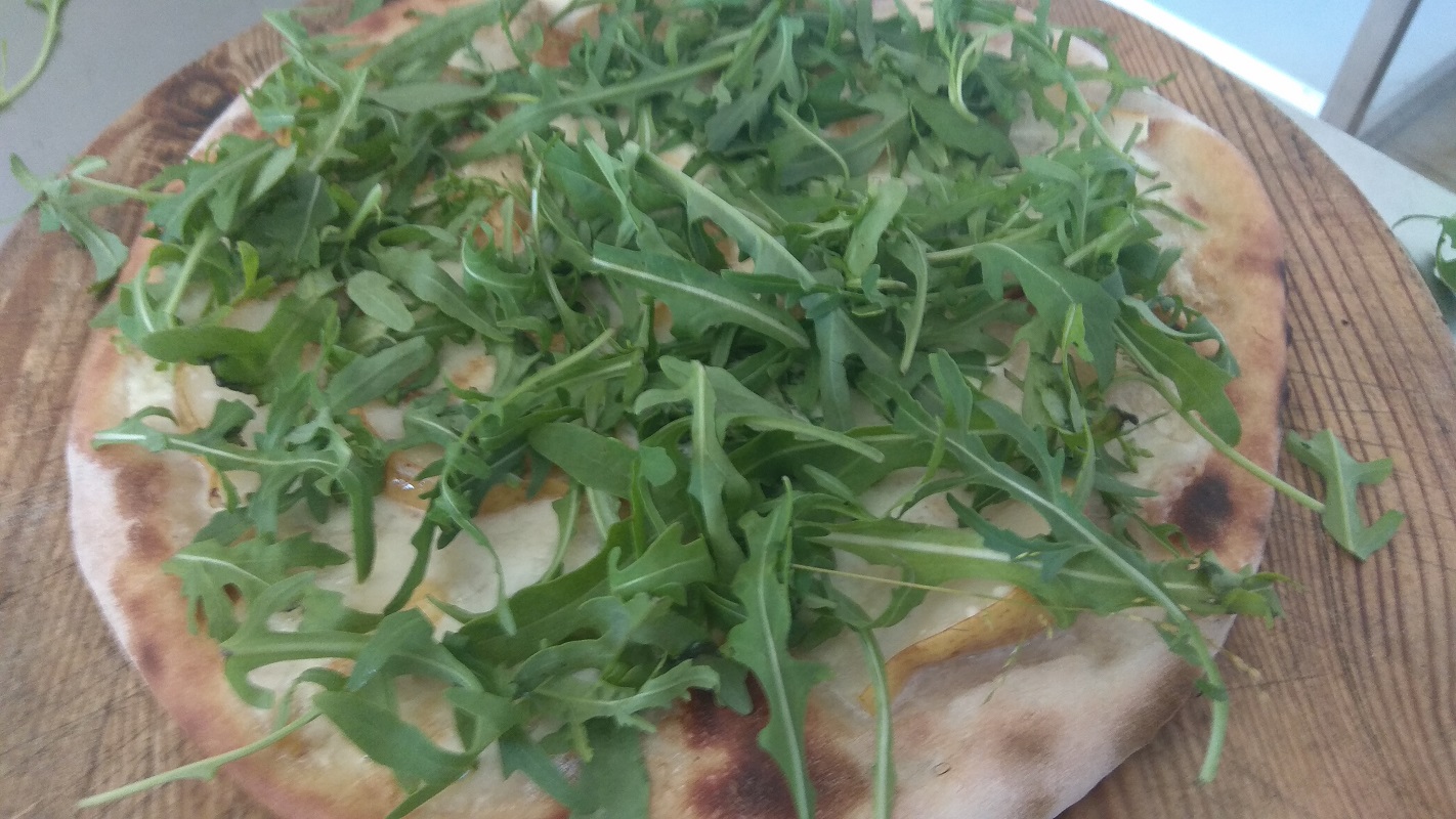 Pizza Con Mozzarella Gorgonzola Pere E Rucola Silvio Cicchi